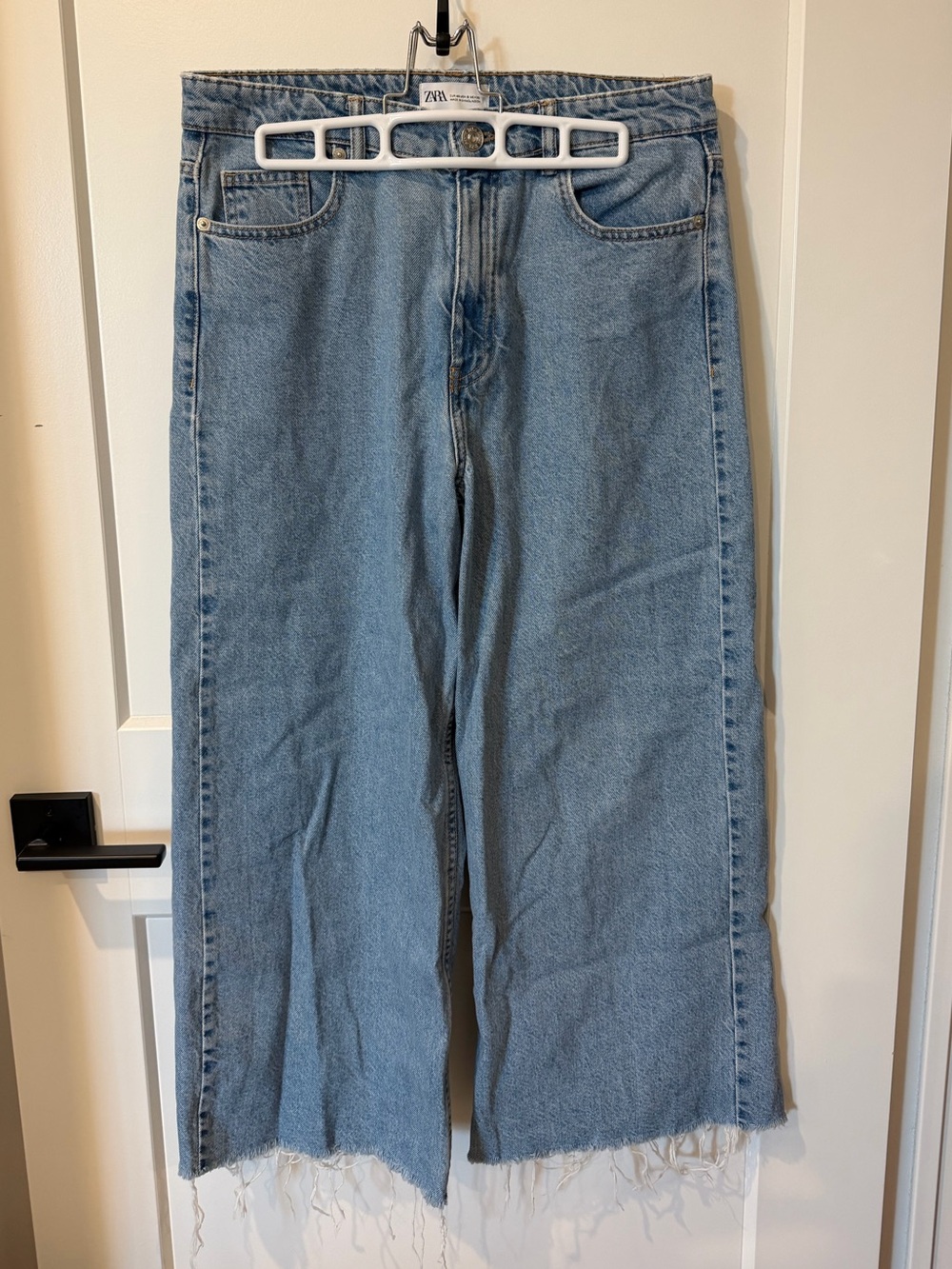Zara Mid-Wash Wide Leg Crop Jeans with Frayed Hem